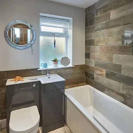 Host & - No 3 Sandside *