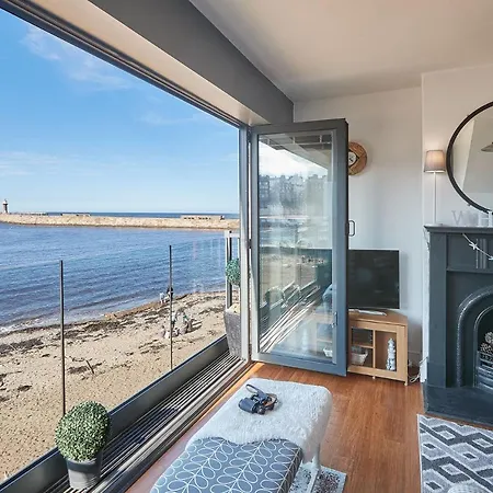 Host & - No 3 Sandside Holiday home *