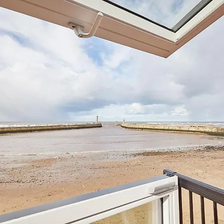 Host & - No 3 Sandside 惠特比