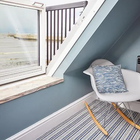 Host & - No 3 Sandside * 惠特比