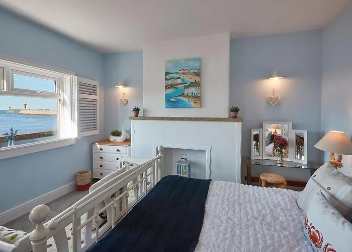 Host & - No 3 Sandside Holiday home Whitby